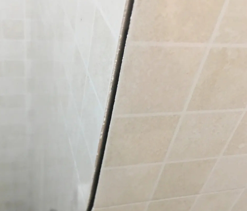 沿滩瓷砖空鼓维修公司分享阳台瓷砖脱落的修复过程可以分为以下几个步骤